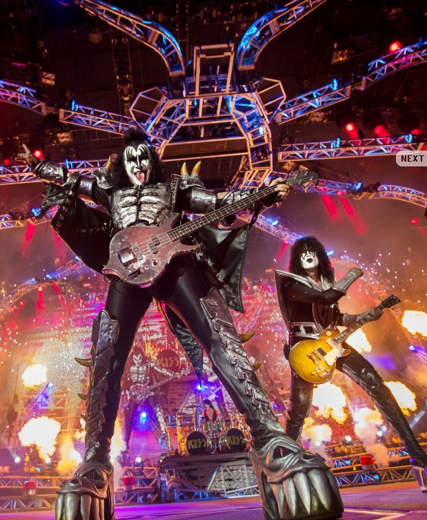 Плейрок 3. Kiss - Monster World Tour. Пол Стэнли в прыжке на сцене. Плей рок. DJ Epic Monster World Tour.